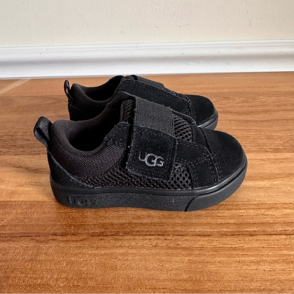 UGG Rennon Low Black Suede Kids Toddler Boy Girl Sneakers Size 6 - Picture 2 of 9